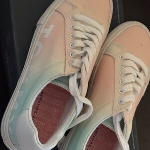 Women’s Tennis shoes